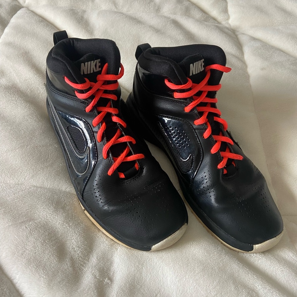 Nike Leather Basketball Sneakers Size 8 - $100 —> $42